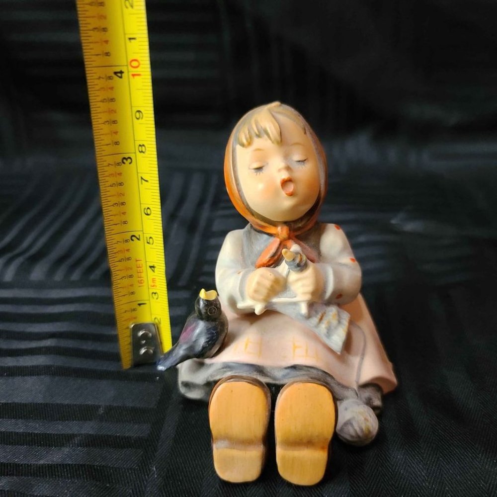 HUMMEL Figurine
